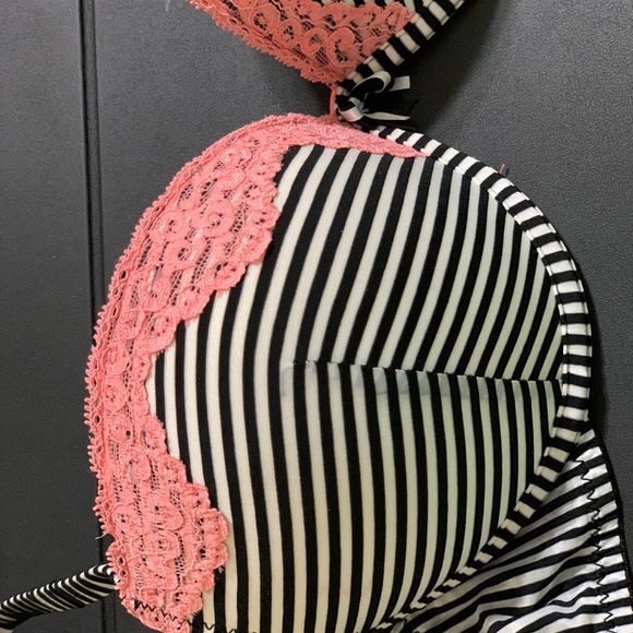 Secret Possessions Bra and two thongs. NWT. - Picture 8 of 10